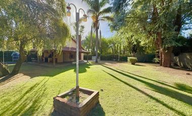 VENTA DE CASA CON PISCINA EN SAN MIGUEL DEL MONTE