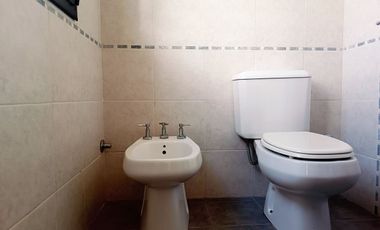 CASA EN VENTA 4 DORMITORIOS EN CITY BELL+ PILETA