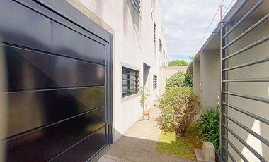 CASA EN VENTA 4 DORMITORIOS EN CITY BELL+ PILETA