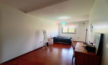 CASA EN VENTA 4 DORMITORIOS EN CITY BELL+ PILETA