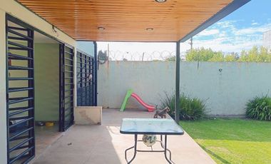 CASA EN VENTA 4 DORMITORIOS EN CITY BELL+ PILETA