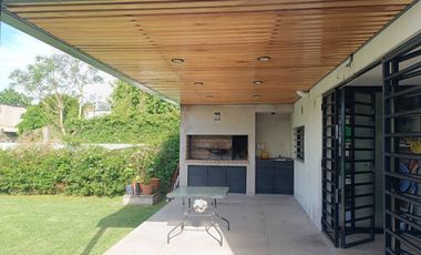 CASA EN VENTA 4 DORMITORIOS EN CITY BELL+ PILETA