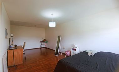 CASA EN VENTA 4 DORMITORIOS EN CITY BELL+ PILETA