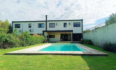 CASA EN VENTA 4 DORMITORIOS EN CITY BELL+ PILETA