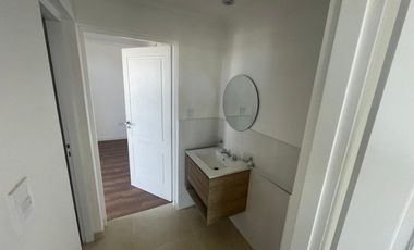 DEPARTAMENTO A LA VENTA C/COCHERA Y AMPLIO BALCÓN