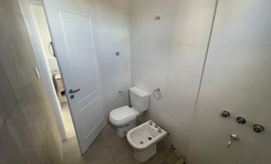 DEPARTAMENTO A LA VENTA C/COCHERA Y AMPLIO BALCÓN