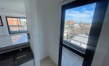 DEPARTAMENTO A LA VENTA C/COCHERA Y AMPLIO BALCÓN