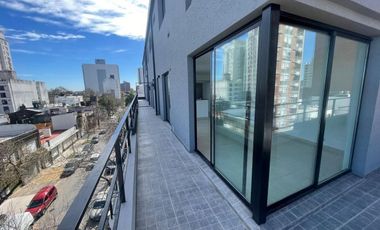 DEPARTAMENTO A LA VENTA C/COCHERA Y AMPLIO BALCÓN