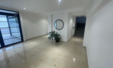 DEPARTAMENTO A LA VENTA C/COCHERA Y AMPLIO BALCÓN