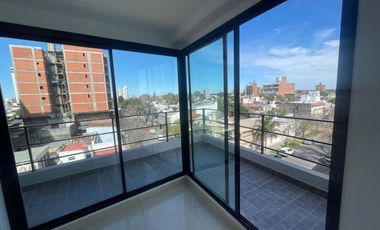 DEPARTAMENTO A LA VENTA C/COCHERA Y AMPLIO BALCÓN