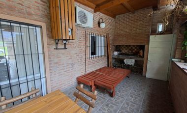 Casa en Caima, 2 dorm, quincho, pileta, bajada río