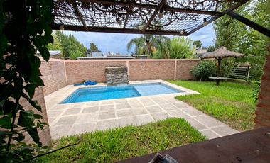 Casa en Caima, 2 dorm, quincho, pileta, bajada río
