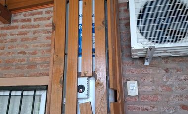 Casa en Caima, 2 dorm, quincho, pileta, bajada río