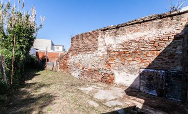 Casa con jardín y patio para reciclar – Escalada