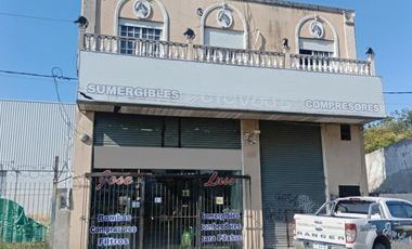 VENTA LOCAL + CASA SOBRE ACCESO OESTE INVERSION!
