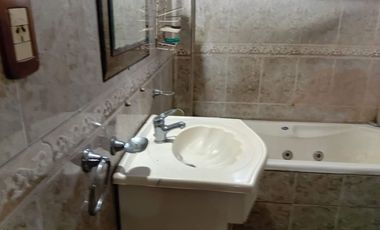 VENTA LOCAL + CASA SOBRE ACCESO OESTE INVERSION!