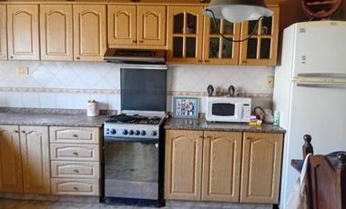 VENTA LOCAL + CASA SOBRE ACCESO OESTE INVERSION!