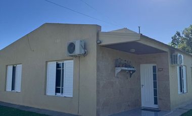 VENTA CASA 3 DORMITORIOS - HUMBOLDT.-