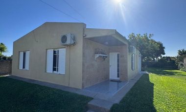 VENTA CASA 3 DORMITORIOS - HUMBOLDT.-