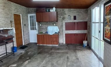 VENTA CASA 3 DORMITORIOS - HUMBOLDT.-