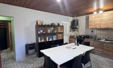 VENTA CASA 3 DORMITORIOS - HUMBOLDT.-