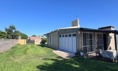 VENTA CASA 3 DORMITORIOS - HUMBOLDT.-