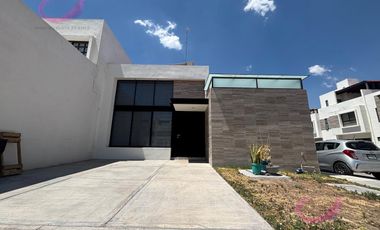 CASA EN VENTA DE UN PISO EN SAN GERARDO, AGUASCALIENTES