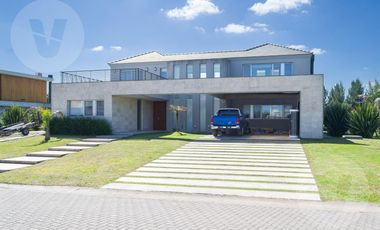 Casa en venta y alquiler - Barrio La Providencia, Canning