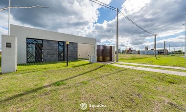 VENTA - Casa de 2 dormitorios a estrenar, galería con parrillero - Alvear.