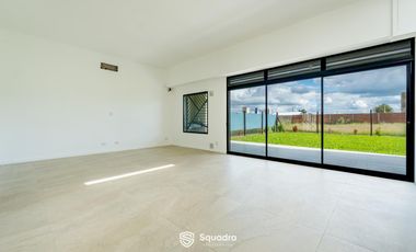VENTA - Casa de 2 dormitorios a estrenar, galería con parrillero - Alvear.