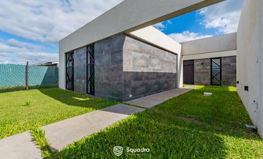 VENTA - Casa de 2 dormitorios a estrenar, galería con parrillero - Alvear.