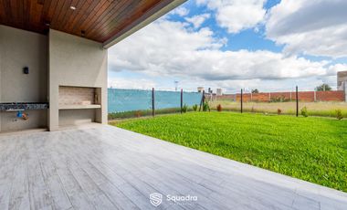 VENTA - Casa de 2 dormitorios a estrenar, galería con parrillero - Alvear.