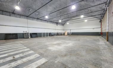 Deposito en alquiler 490 m2, predio con seguridad, Olivos Vicente Lopez