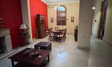 IMPORTANTE CASA EN VENTA - AV. MORENO (S) AL 700