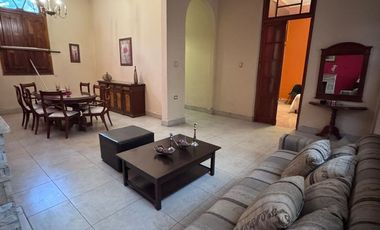 IMPORTANTE CASA EN VENTA - AV. MORENO (S) AL 700