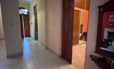 IMPORTANTE CASA EN VENTA - AV. MORENO (S) AL 700