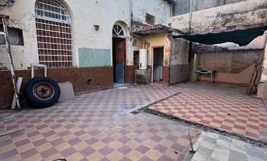 IMPORTANTE CASA EN VENTA - AV. MORENO (S) AL 700