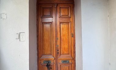 IMPORTANTE CASA EN VENTA - AV. MORENO (S) AL 700