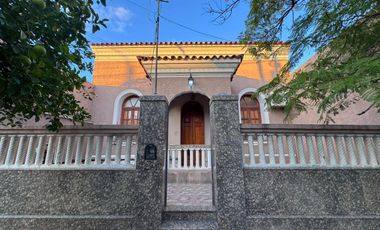 IMPORTANTE CASA EN VENTA - AV. MORENO (S) AL 700