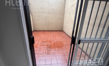 Departamento 3 ambientes con patio en 2 de Mayo al 4300 - Remedios de Escalada - Lanús