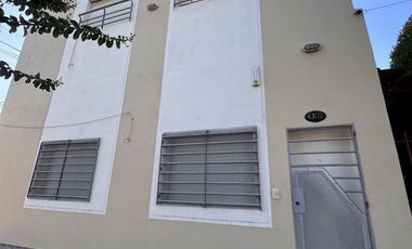 Departamento 3 ambientes con patio en 2 de Mayo al 4300 - Remedios de Escalada - Lanús