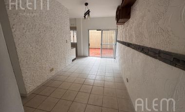 Departamento 3 ambientes con patio en 2 de Mayo al 4300 - Remedios de Escalada - Lanús