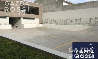 COCHERA SEMICUBIERTA EN ALQUILER.