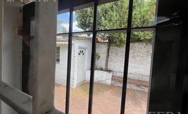 Venta casa 3 ambientes con patio en Wilde
