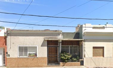 Venta casa 3 ambientes con patio en Wilde