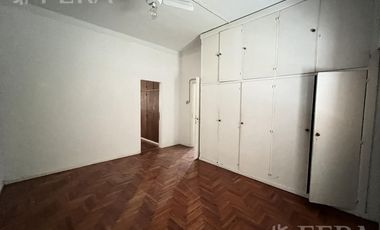 Venta casa 3 ambientes con patio en Wilde