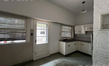Venta casa 3 ambientes con patio en Wilde