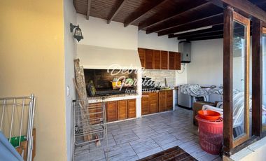 VENTA PH TODOS LOS SERVICIOS. QUINCHO. PATIO. COCHERA