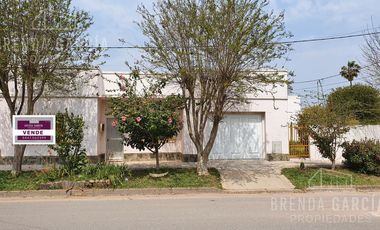 Casa Centrica En esquina - Villa San Jose
