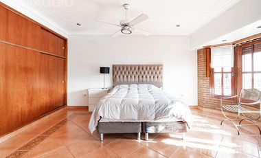 Casa 5 Ambientes Venta en Tapiales